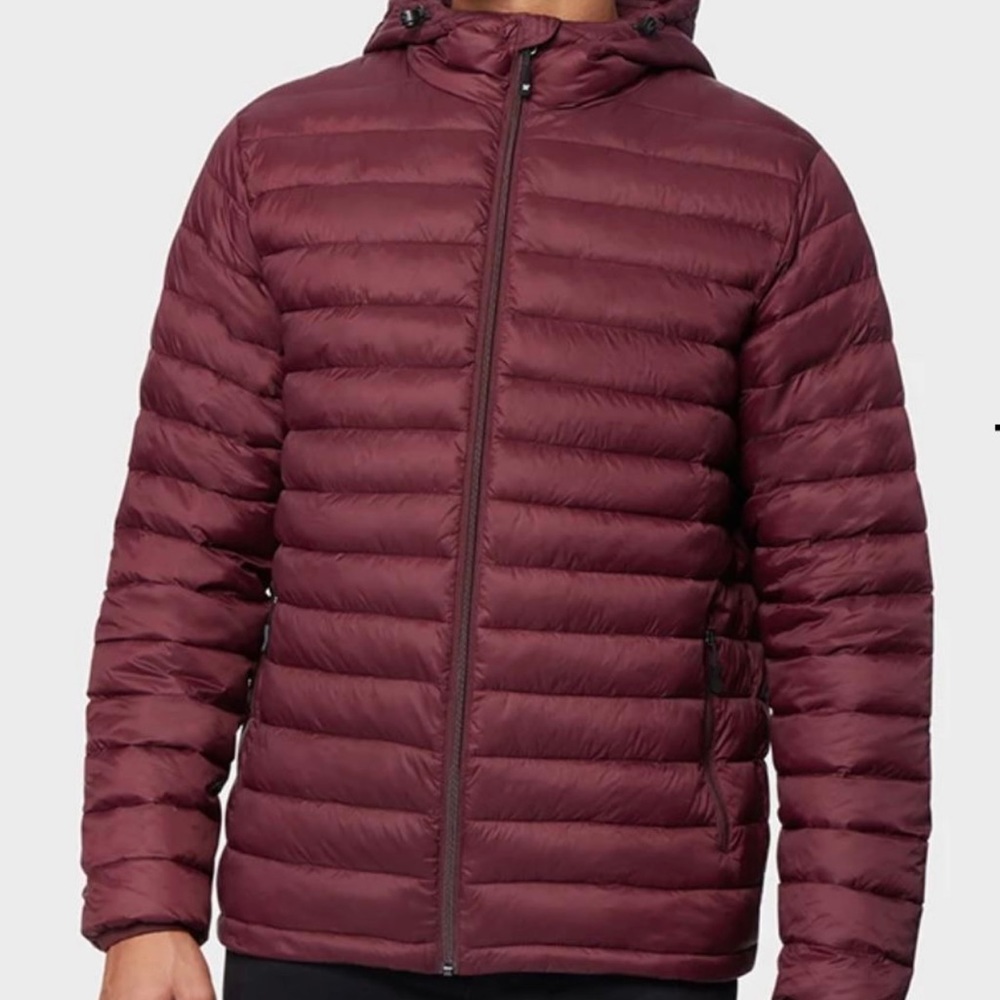 BNWT Men’s lightweight packable puffer jacket with hood